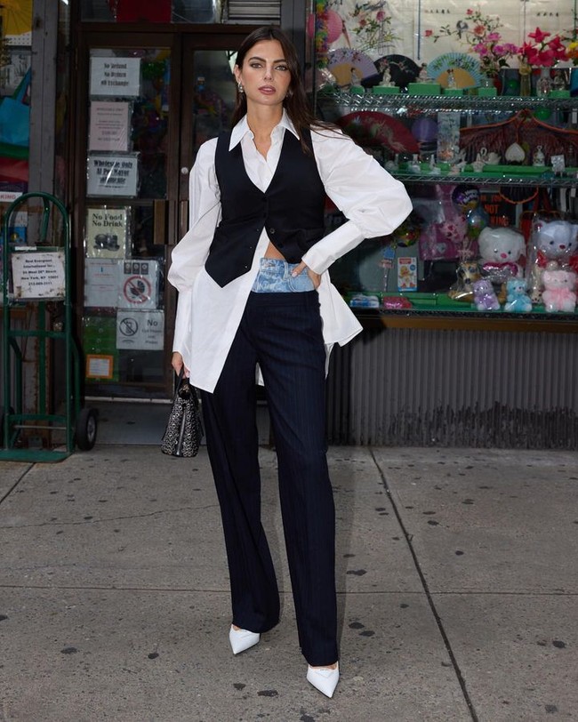 Karena lingkungannya, tak heran jika pria-pria yang mendekatinya datang dari dunia balap. Sebelum bersama Verstappen, ia diketahui pernah berpacaran dengan pembalap Rusia Danii Kvyat selama tiga tahun. Mereka memiliki satu anak perempuan bersama. Foto: Instagram