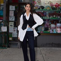 Karena lingkungannya, tak heran jika pria-pria yang mendekatinya datang dari dunia balap. Sebelum bersama Verstappen, ia diketahui pernah berpacaran dengan pembalap Rusia Danii Kvyat selama tiga tahun. Mereka memiliki satu anak perempuan bersama. Foto: Instagram