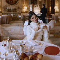 Wanita 33 tahun itu mengakui jika tumbuh di lingkungan pembalap membuatnya belajar banyak soal meraih impian dengan dedikasi, disiplin, dan kerja keras. Tapi ia memilih untuk bekerja sebagai PR. Foto: Instagram