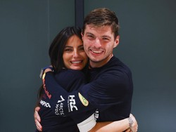 Potret Pacar Juara F1 yang Disoraki di Podium, Ekspresi Wajahnya Disorot