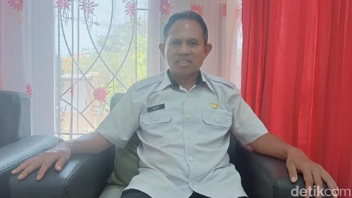 Kepala Badan Kepegawaian Daerah (BKD) Flores Timur, Rufus Koda Teluma ditemui, Rabu (25/10/20203). (Arnoldus Yurgo Purab)