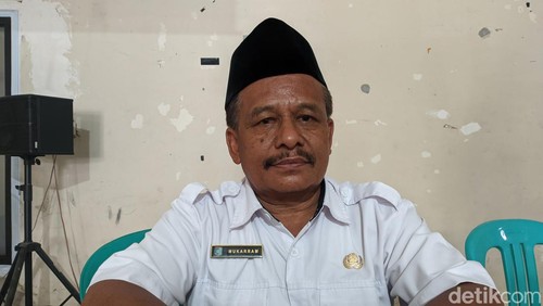 Kepala Desa Rumak, Lombok Barat, Mukarram ditemui Rabu (25/10/2023). (Ahmad Viqi/detikBali).