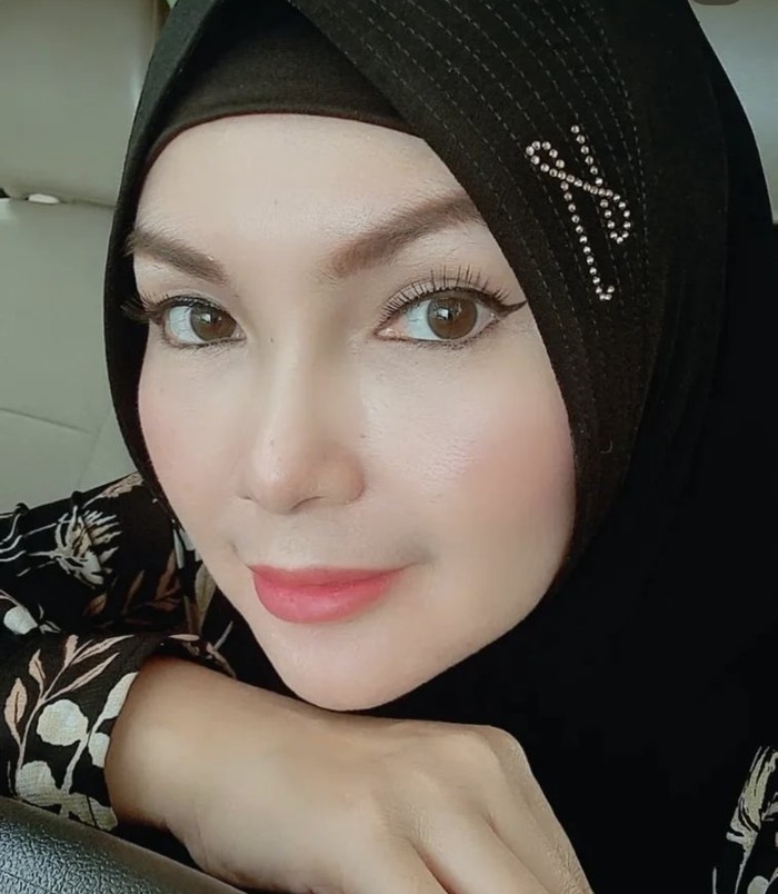 Keseruan Tanty Octavia, Teman Dekat Ferry Irawan Saat Kulineran Keseruan Tanty Octavia, Teman Dekat Ferry Irawan Saat Kulineran