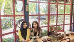 Keseruan Tanty Octavia, Teman Dekat Ferry Irawan Saat Kulineran