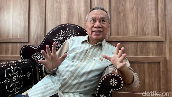 Ketua DPW PPP NTB yang juga Wakil Ketua DPRD NTB Muzihir saat ditemui di ruangannya pada Rabu (25/10/2023).
(Helmy Akbar/detikBali)