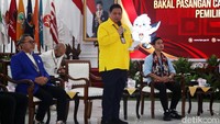 Ketum Partai Golkar Airlangga Hartarto mengungkap alasan mengapa Koalisi Indonesia Maju (KIM) mengusung Prabowo-Gibran sebagai capres-cawapres. Airlangga yakin keduanya merupakan pasangan yang tepat untuk melanjutkan kepemimpinan bangsa  