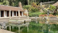 Anak Agung Made Kosalya, ketua badan pengelola Taman Tirta Gangga menyebut Tirta Gangga adalah objek wisata heritage dan peninggalan bersejarah dari Raja Karangasem terakhir bernama Ida Anak Agung Agung Anglurah Ketut Karangasem.