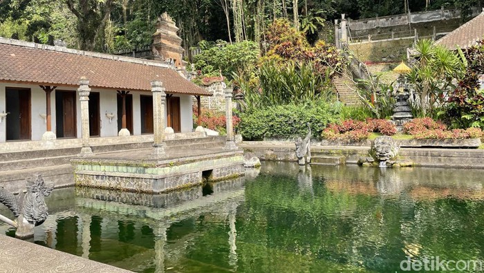 Tirta Gangga, wisata yang berada di Karangasem, Bali tak hanya menawarkan destinasi dengan pemandangan kolam air yang indah. Desain bangunannya dibuat dengan konsep heritage bak zaman dulu.