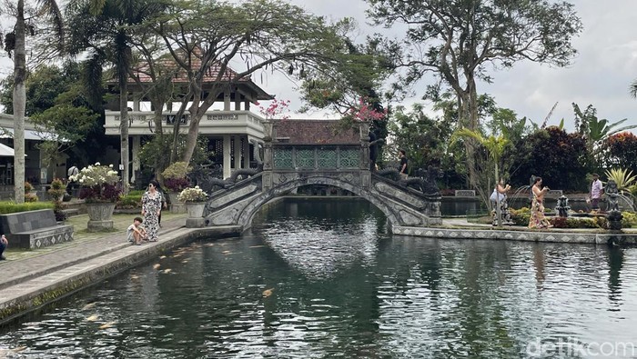 Kisah Tirta Gangga, Taman Air Kerajaan Karangasem yang Dibuka untuk Umum Tirta Gangga, wisata yang berada di Karangasem, Bali tak hanya menawarkan destinasi dengan pemandangan kolam air yang indah. Desain bangunannya dibuat dengan konsep heritage bak zaman dulu.