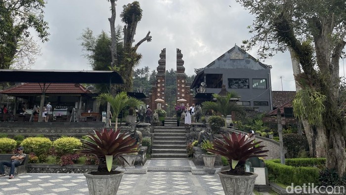 Kisah Tirta Gangga, Taman Air Kerajaan Karangasem yang Dibuka untuk Umum Tirta Gangga, wisata yang berada di Karangasem, Bali tak hanya menawarkan destinasi dengan pemandangan kolam air yang indah. Desain bangunannya dibuat dengan konsep heritage bak zaman dulu.