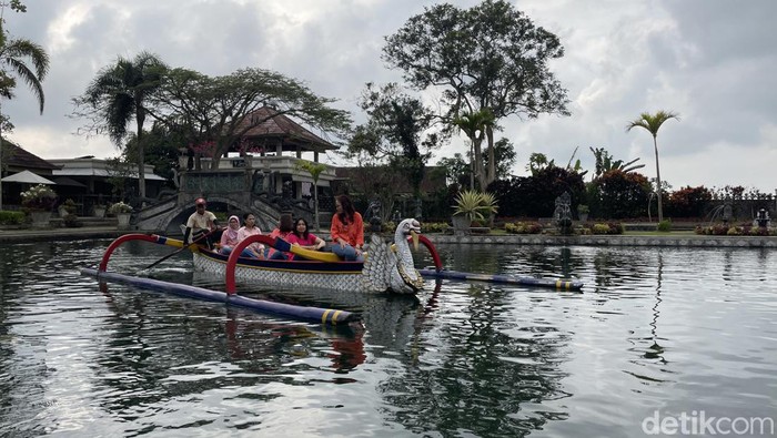 Kisah Tirta Gangga, Taman Air Kerajaan Karangasem yang Dibuka untuk Umum Tirta Gangga, wisata yang berada di Karangasem, Bali tak hanya menawarkan destinasi dengan pemandangan kolam air yang indah. Desain bangunannya dibuat dengan konsep heritage bak zaman dulu.