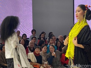 Obin Tukang Kain Pamer Karya di JFW 2024, Puan Maharani Duduk di Front Row