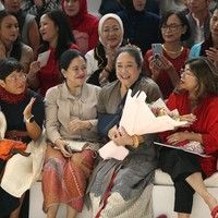 Beberapa hari sebelumnya, Puan sempat berkicau tentang kawan menjadi lawan di X (dulu Twitter). Hari ini, Rabu (25/10/2023), Prabowo resmi mendaftar ke Komisi Pemilihan Umum (KPU) sebagai bakal calon presiden dengan Gibran Rakabuming sebagai calon wakil presidennya. Mereka diusung oleh Koalisi Indonesia Maju yang tidak termasuk PDI-P di dalamnya. Adapun Gibran masih terdaftar sebagai anggota partai berlambang banteng tersebut. (Foto: Dok. JFW 2024)