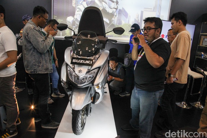 Suzuki Burgman Street 125 EX diperkenankan dalam pameran IMOS+ 2023 di ICE BSD City, Tangerang, Rabu (25/10/2023).