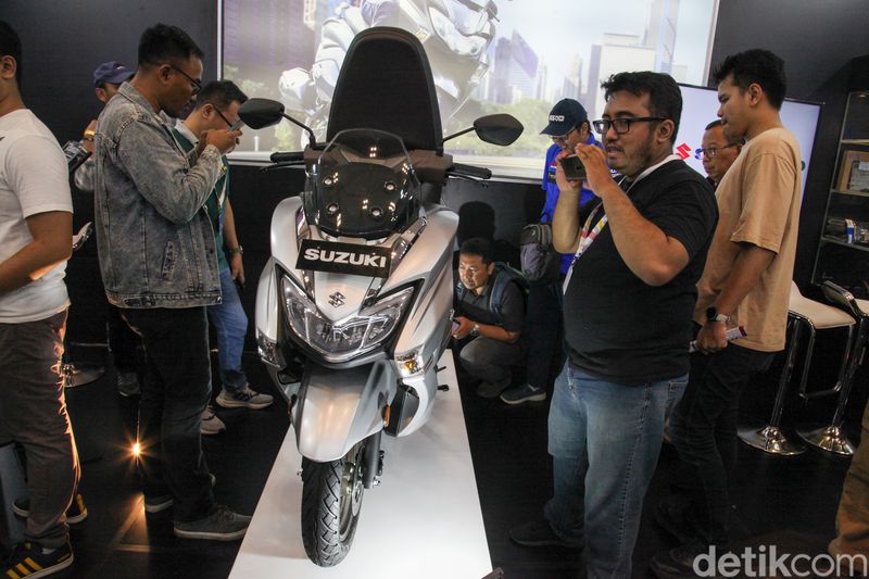 Suzuki Burgman Street 125 EX diperkenankan dalam pameran IMOS+ 2023 di ICE BSD City, Tangerang, Rabu (25/10/2023).