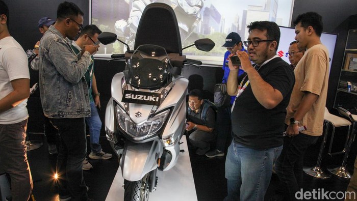 Launching di IMOS 2023, Ini Lho Wujud Suzuki Burgman Street EX Suzuki Burgman Street 125 EX diperkenankan dalam pameran IMOS+ 2023 di ICE BSD City, Tangerang, Rabu (25/10/2023).