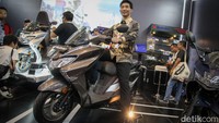 Penghematan tersebut disokong adanya fitur Silent Starter System yang dikombinasikan dengan sistem Engine Auto Stop-Start (EASS).  