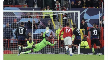 Akun resmi MU menampilkan penyelamatan heroik Onana. Foto: Twitter