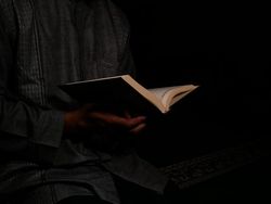 Surat Al Baqarah Ayat 215: Berbicara tentang Urutan Penerima Sedekah