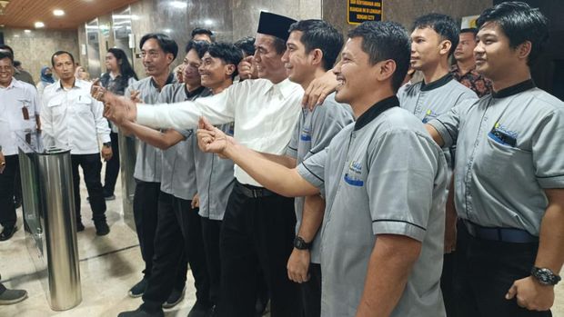 Mentan Amran Sulaiman tiba di kantor Kementan