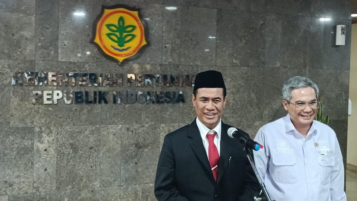 Mentan Amran Sulaiman tiba di kantor Kementan