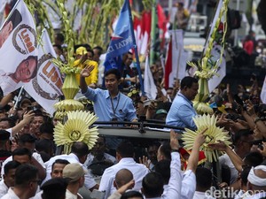 Naik Mobil Maung ke KPU, Prabowo: Bangga Diantar Mobil Buatan Anak Indonesia