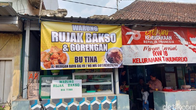 Nikmatnya rujak bakso di Malang
