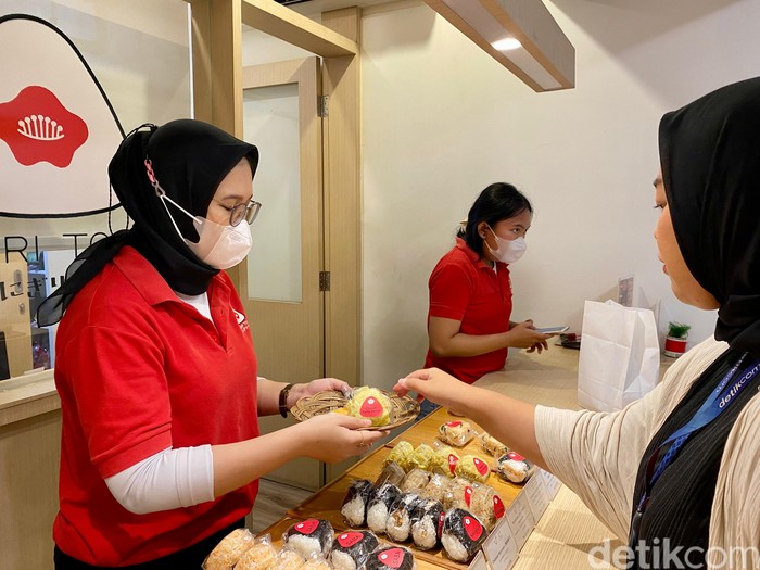 Onigiri Toiro: Onigiri Autentik Jepang Isi Udang Sakura dan Ikan Saba Ada di Sini!