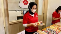 Onigiri Toiro menempati gerai mungil di pojok lantai basement Mid Plaza 2. Buka sejak pukul 08.00, kamu bisa beli menu sarapan di sini.
