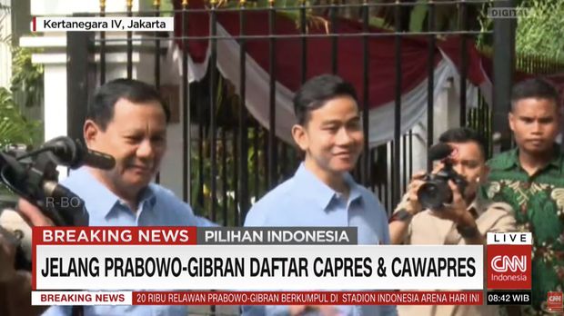 Pasangan calon Prabowo Subianto dan Gibran Rakabuming Raka mengenakan kemeja biru muda jelang mendaftarkan diri ke KPU. (Tangkapan Layar Youtube CNN Indonesia)