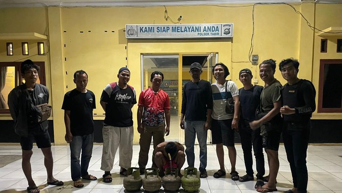 Pelaku pencurian motor dan bobol rumah di Merangin ditangkap usai 5 kali beraksi.