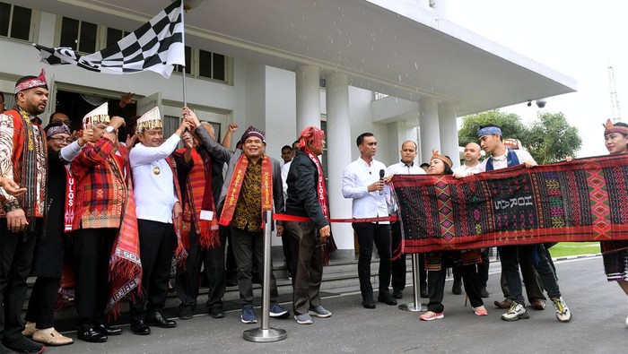 Pelepasan keberangkatan ulos 1.000 meter ke Jakarta