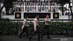 Pengamanan Gedung KPU Jelang Pendaftaran Prabowo-Gibran