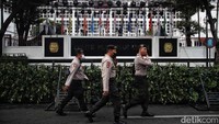 Sebanyak 4.325 personel gabungan dikerahkan untuk mengamankan rangkaian acara Prabowo-Gibran mulai dari deklarasi hingga pendaftaran di KPU. 