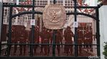 Pengamanan Gedung KPU Jelang Pendaftaran Prabowo-Gibran