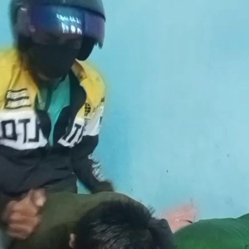 Pengendara ojol aniaya pria di Makassar, Sulsel.