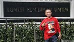 Penjualan Pernak-pernik Ramaikan Pendaftaran Prabowo-Gibran di KPU