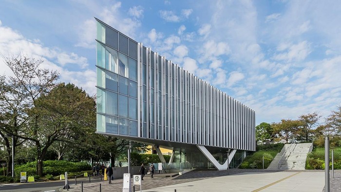 Perpustakaan kampus Tokyo Institute of Technology (Titech atau Tokyo Tech).