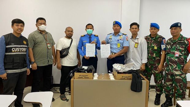 Personel Lanud Roesmin Nurjadin dan Avsec Bandara Sultan Syarif Kasim II (SSK II) Pekanbaru berhasil menggagalkan peredaran narkoba jenis sabu.