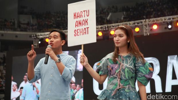 Cawapres dari Koalisi Indonesia Maju (KIM), Gibran Rakabuming Raka menyampaikan pidato pertamanya dalam acara Deklarasi Prabowo-Gibran di Indonesia Arena GBK, Jakarta, Rabu (25/10/2023).