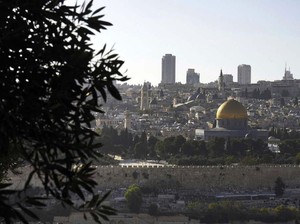 Israel Terus Serang Jemaah Masjid Al Aqsa Pakai Gas Air Mata