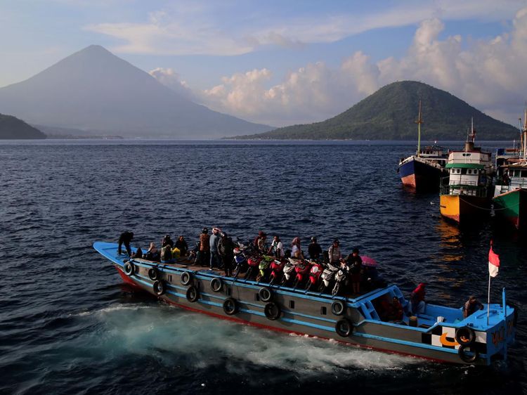 Potret Angkutan Penyeberangan Antarpulau: Orang-Motor Diangkut
