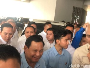 Riuh Pendukung Sambut Prabowo-Gibran di Indonesia Arena GBK