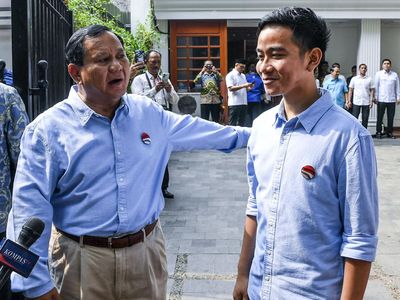 Prabowo-Gibran Kompak Berbaju Biru Jelang Pendaftaran Pilpres 2024