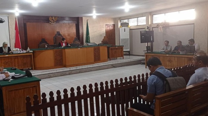 Sidang gugatan praperadilan yang dimohonkan Jero Dasaran Alit terkait penetapan statusnya sebagai tersangka kasus pelecehan seksual di PN Tabanan, Rabu (25/10/2023).