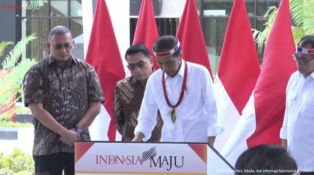 Presiden Joko Widodo Resmikan Bandar Udara Mentawai, Kep. Mentawai, 25 Oktober 2023. (Tangkapan Layar Youtube Sekretariat Presiden)