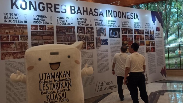 Proses pembukaan Pameran Kongres Bahasa Indonesia XII, di Jakarta