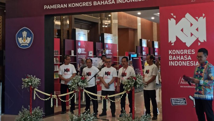 Proses pembukaan Pameran Kongres Bahasa Indonesia XII, di Jakarta