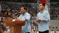 Prabowo memberikan sambutan saat acara Deklarasi Prabowo-Gibran di Indonesia Arena GBK, Jakarta, Rabu (25/10/2023). 