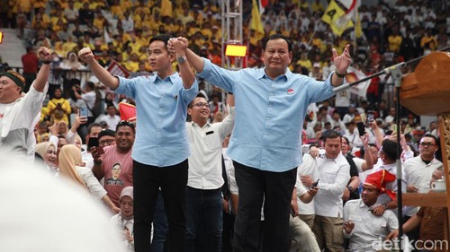 Prabowo memberikan sambutan saat acara Deklarasi Prabowo-Gibran di Indonesia Arena GBK, Jakarta, Rabu (25/10/2023).